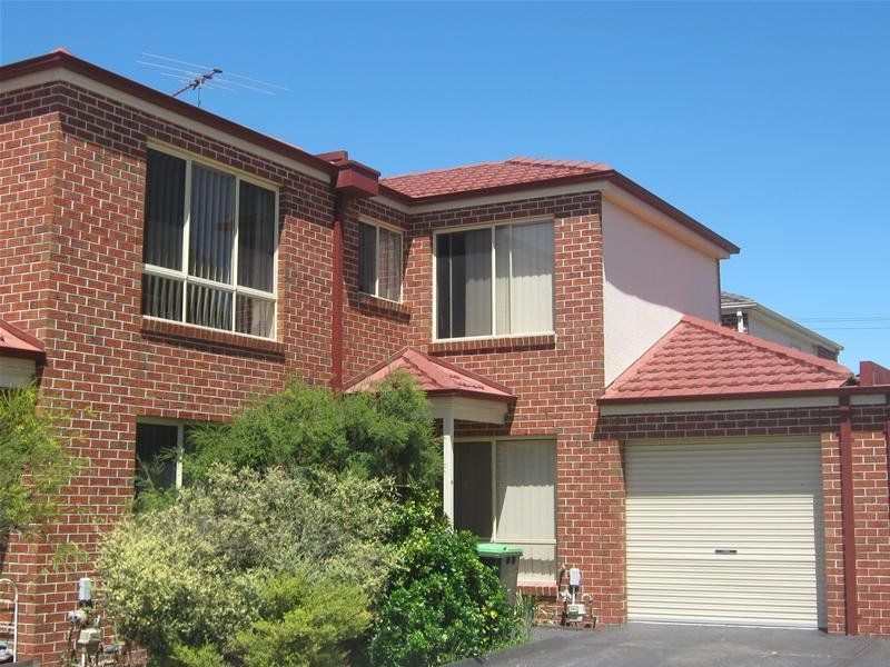 IMPRESSIVE TOWNHOUSE, IMPRESSIVE LOCATION