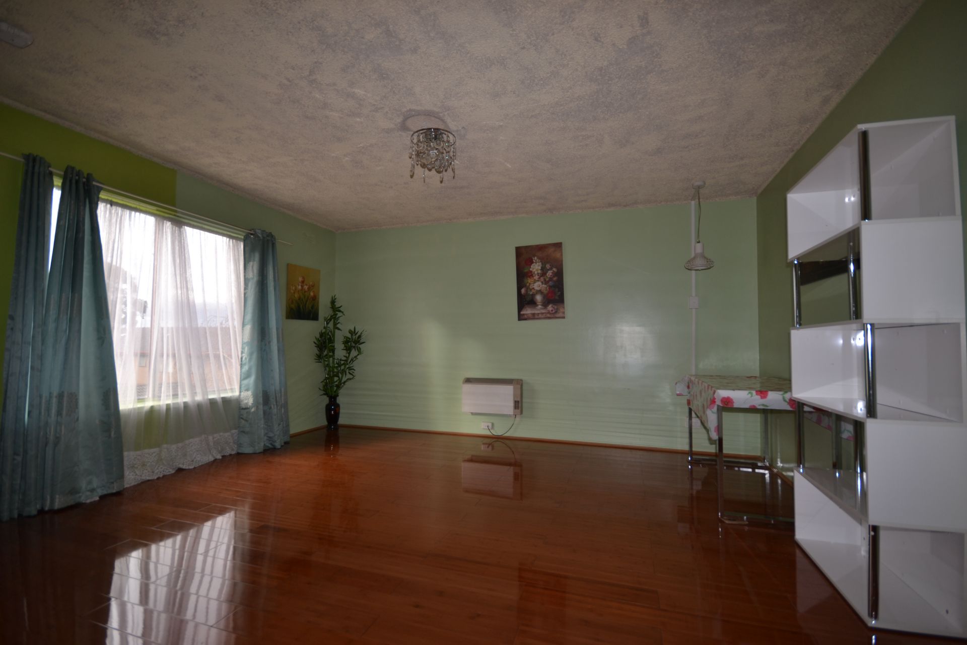 STUDIO WITHIN WALKING DISTANCE TO HIGH STREET AND PRESTON MARKET!