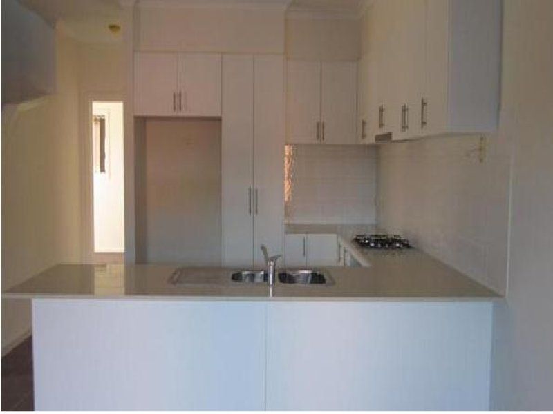 4 BEDROOM BEAUTY IN THE LAKES ESTATE