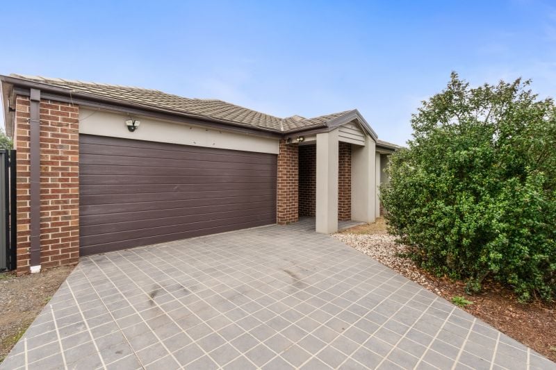 12 Inverness Road, Mernda