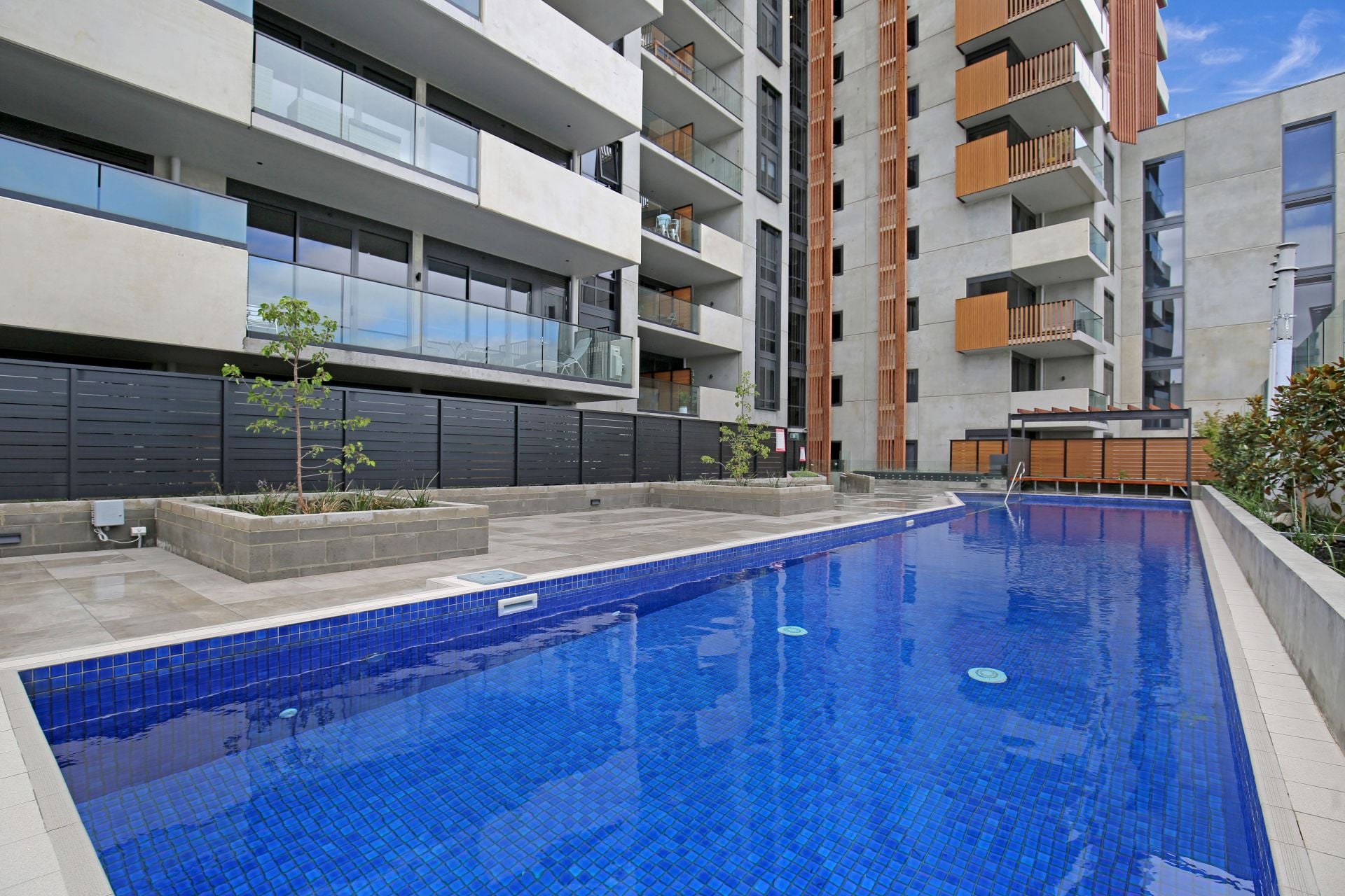 On The Thornbury Border - Near new with Swimming Pool & Theatre Room