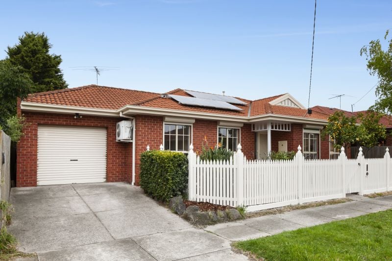18 Davies Street, Hadfield