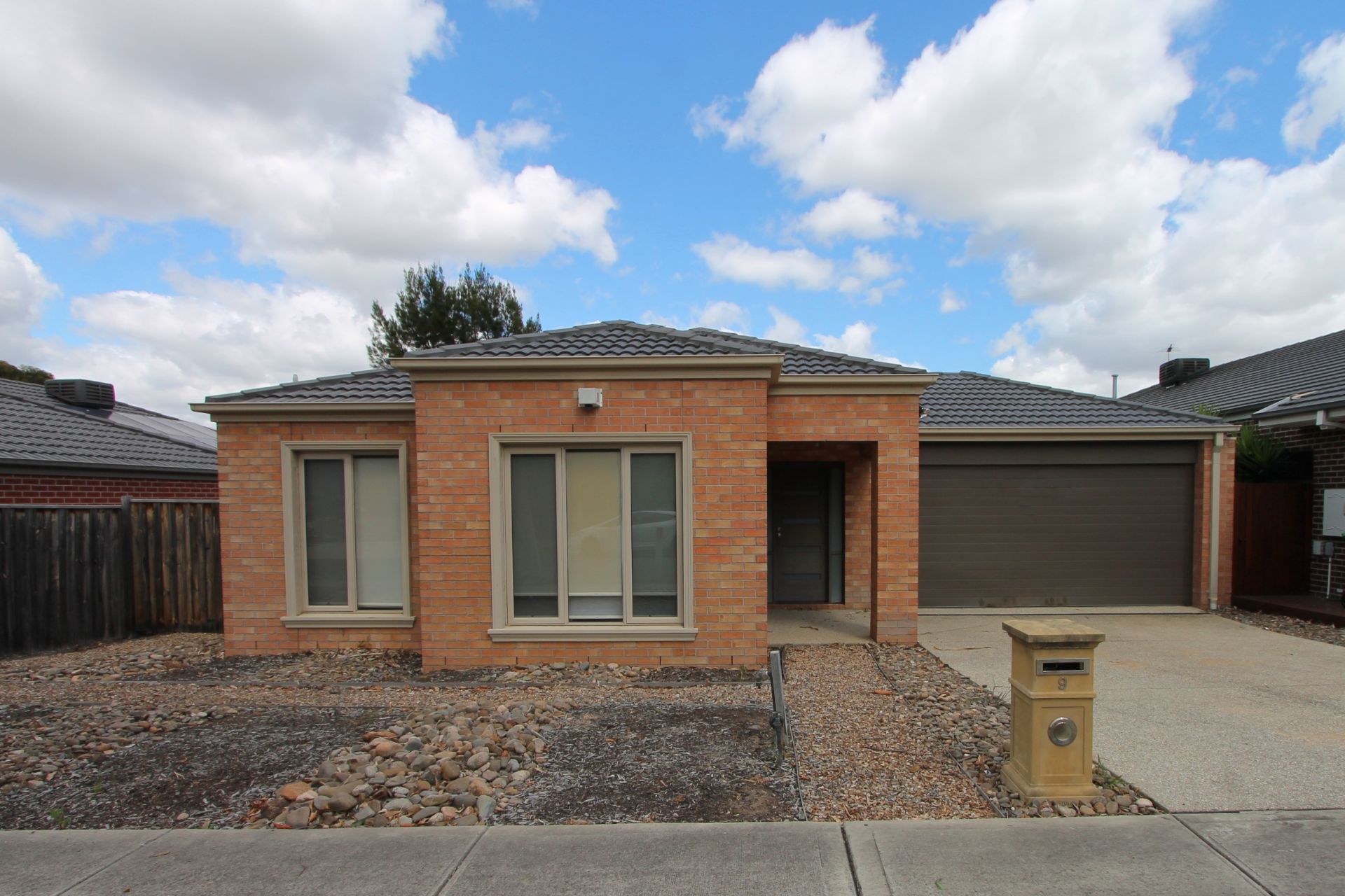 Spacious Home in Mill Park Lakes Estate
