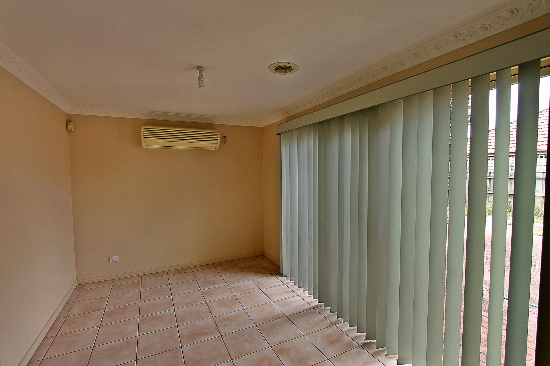 Centrally Located & Cosy Family Home!
