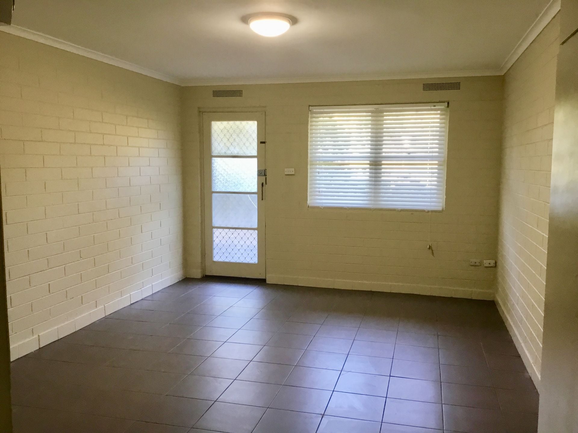 Renovated Studio Opposite Parklands