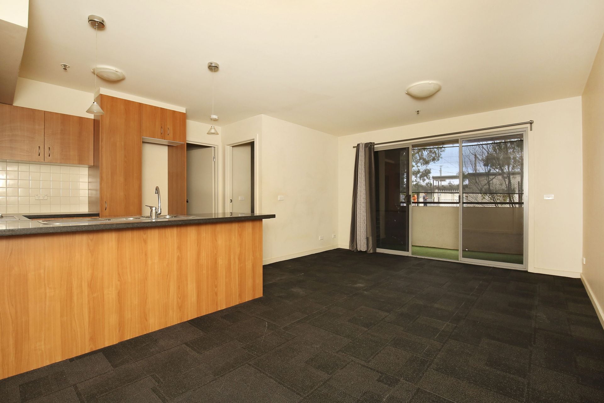 CONVENIENT APARTMENT LIVING