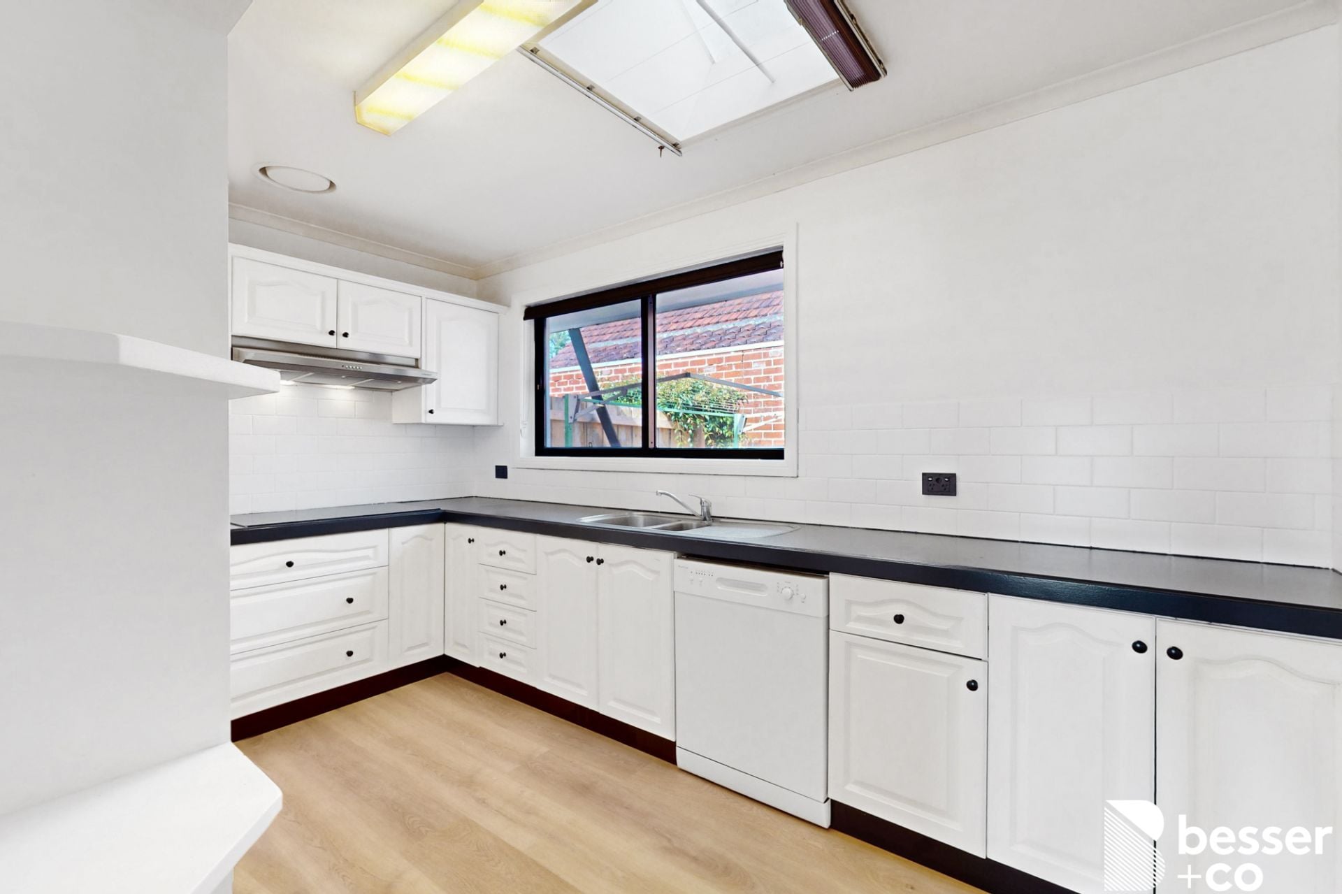 2/4 Seaview Avenue, Brighton - Thumbnail 8