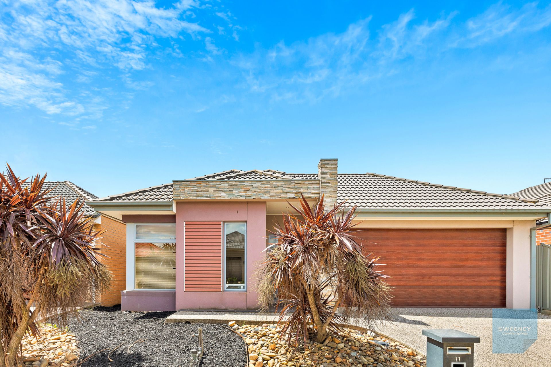 11 Rutherglen Way, Caroline Springs - Thumbnail 2