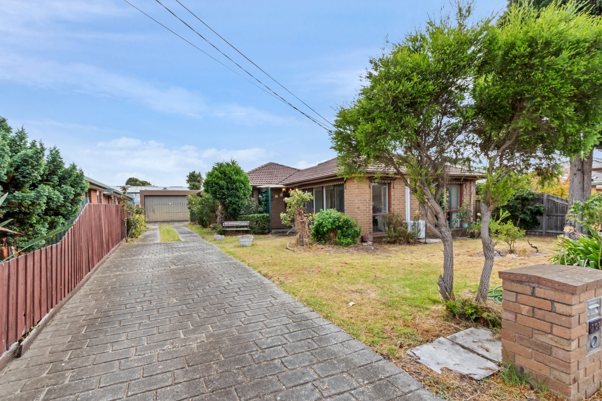Spacious House plus Studio!
