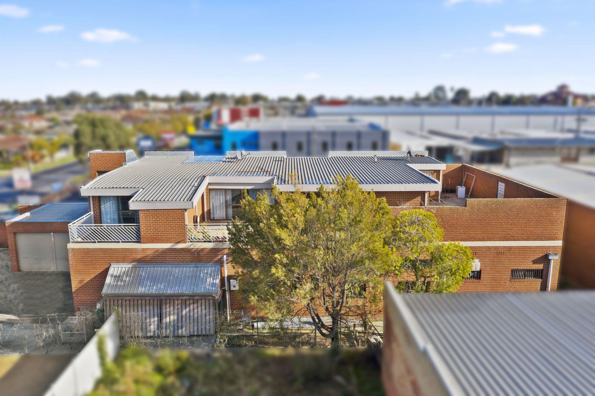COMBINED INDUSTRIAL AND LIVING SPACE