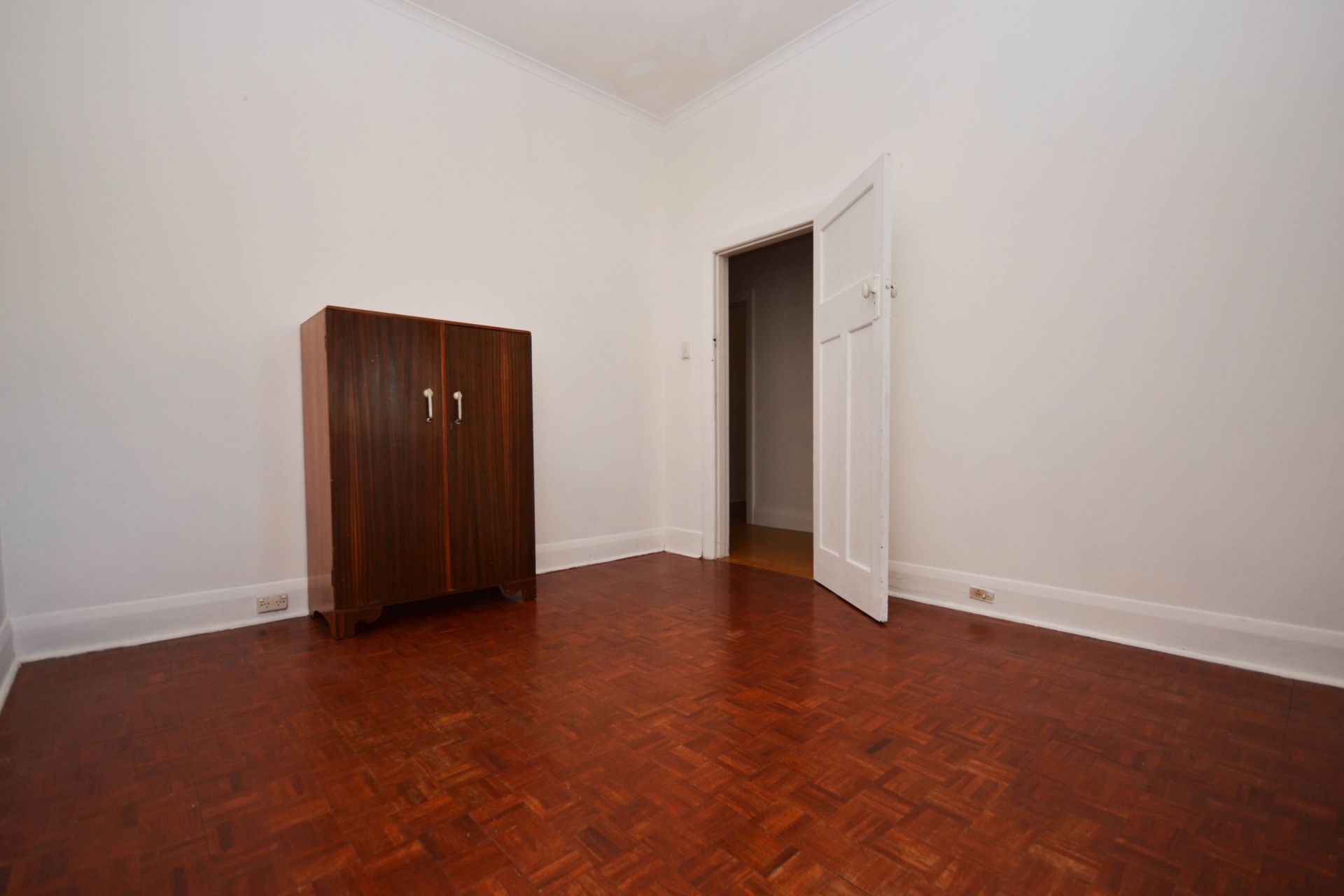 WELL PRESENTED AND CENTRALLY LOCATED