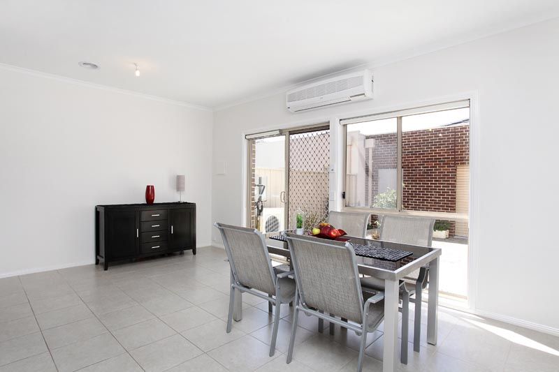21 The Entrance, Caroline Springs - Thumbnail 6