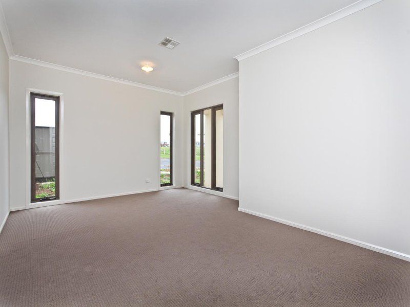 26 Brunton Avenue, Caroline Springs - Thumbnail 7