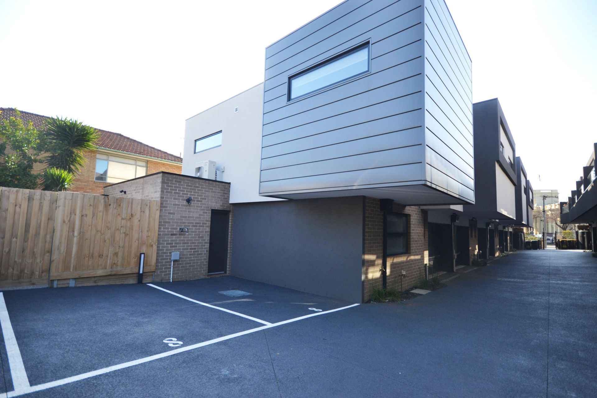 BRAND NEW THREE BEDROOM THREE BATHROOM TOWNHOUSE