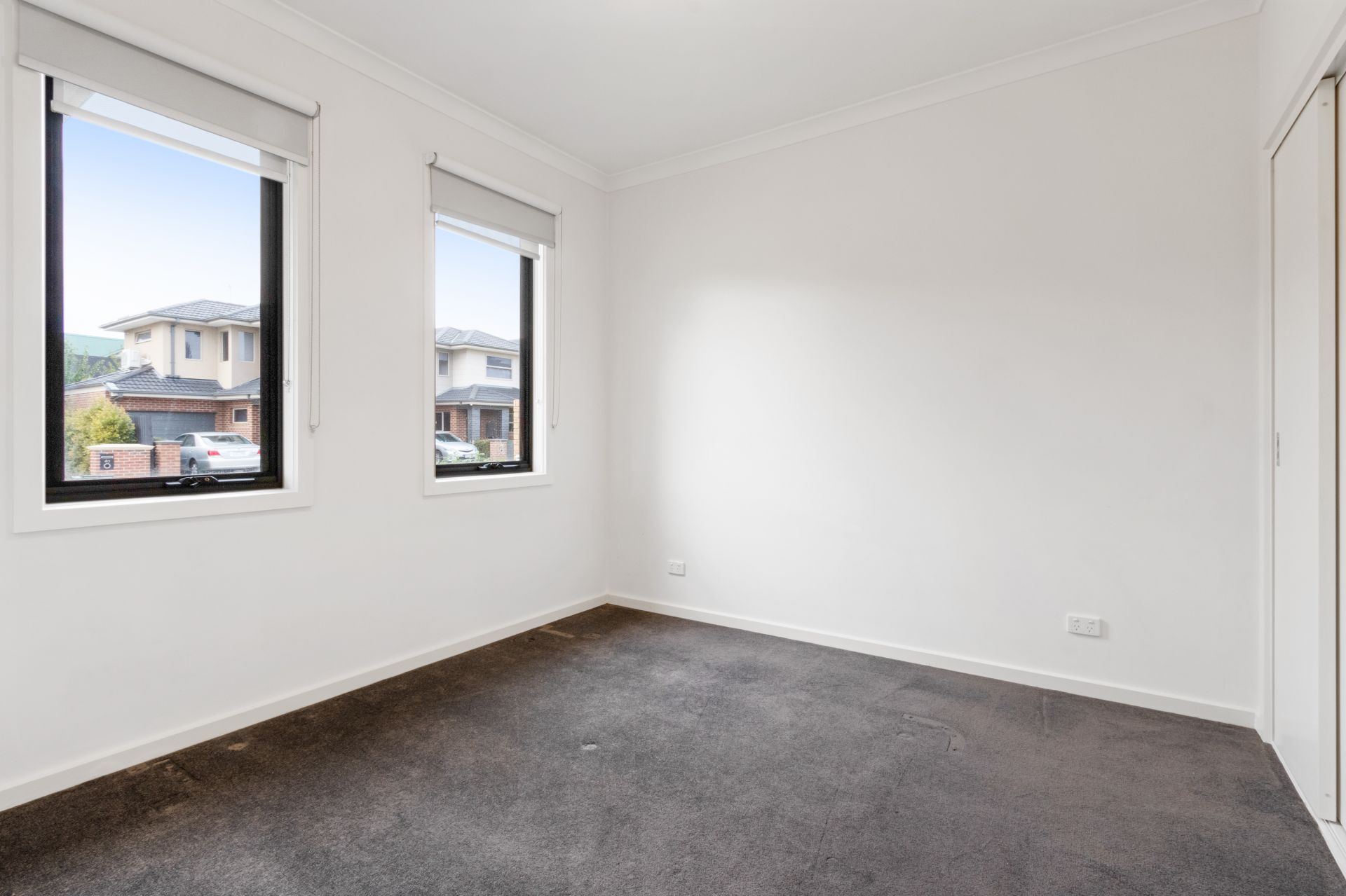 Standout Modern Unit in Convenient Location!