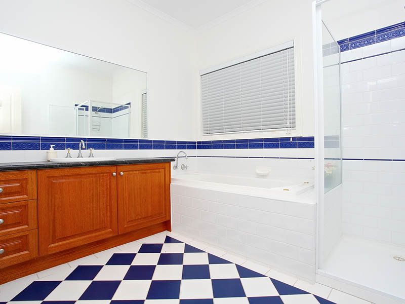2 Springfield Close, Caroline Springs - Thumbnail 7