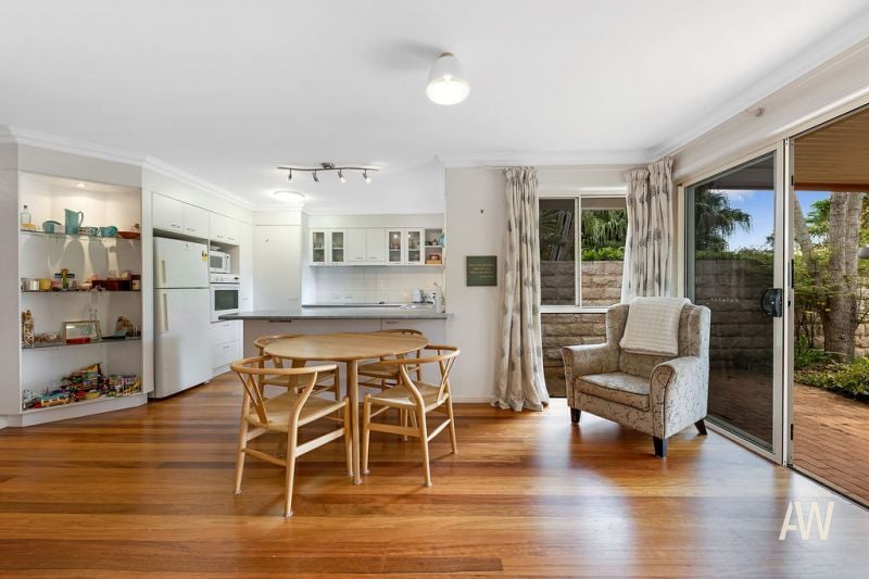 Single Level Living, TOP Location!