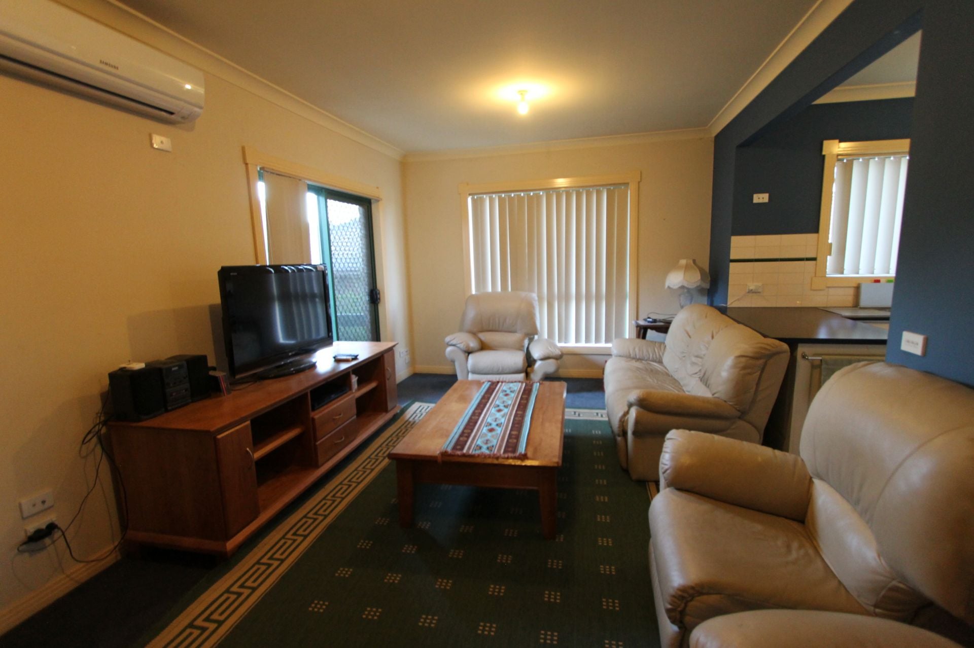 ***APPROVED APPLICATION PENDING*** WELCOME HOME... COSY, CLEAN & COMFORTABLE