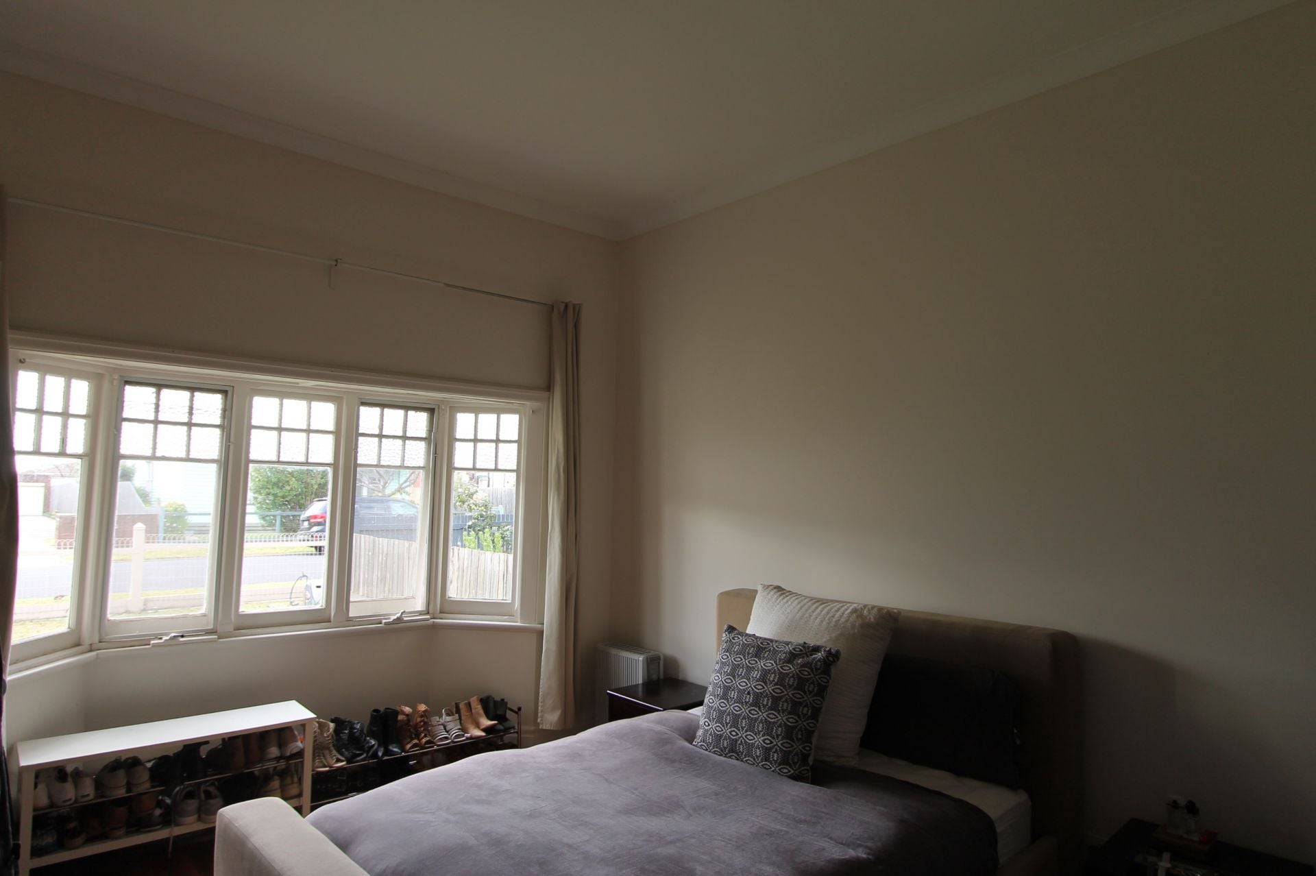 COSY HOME IN OAKHILL ESTATE!!!