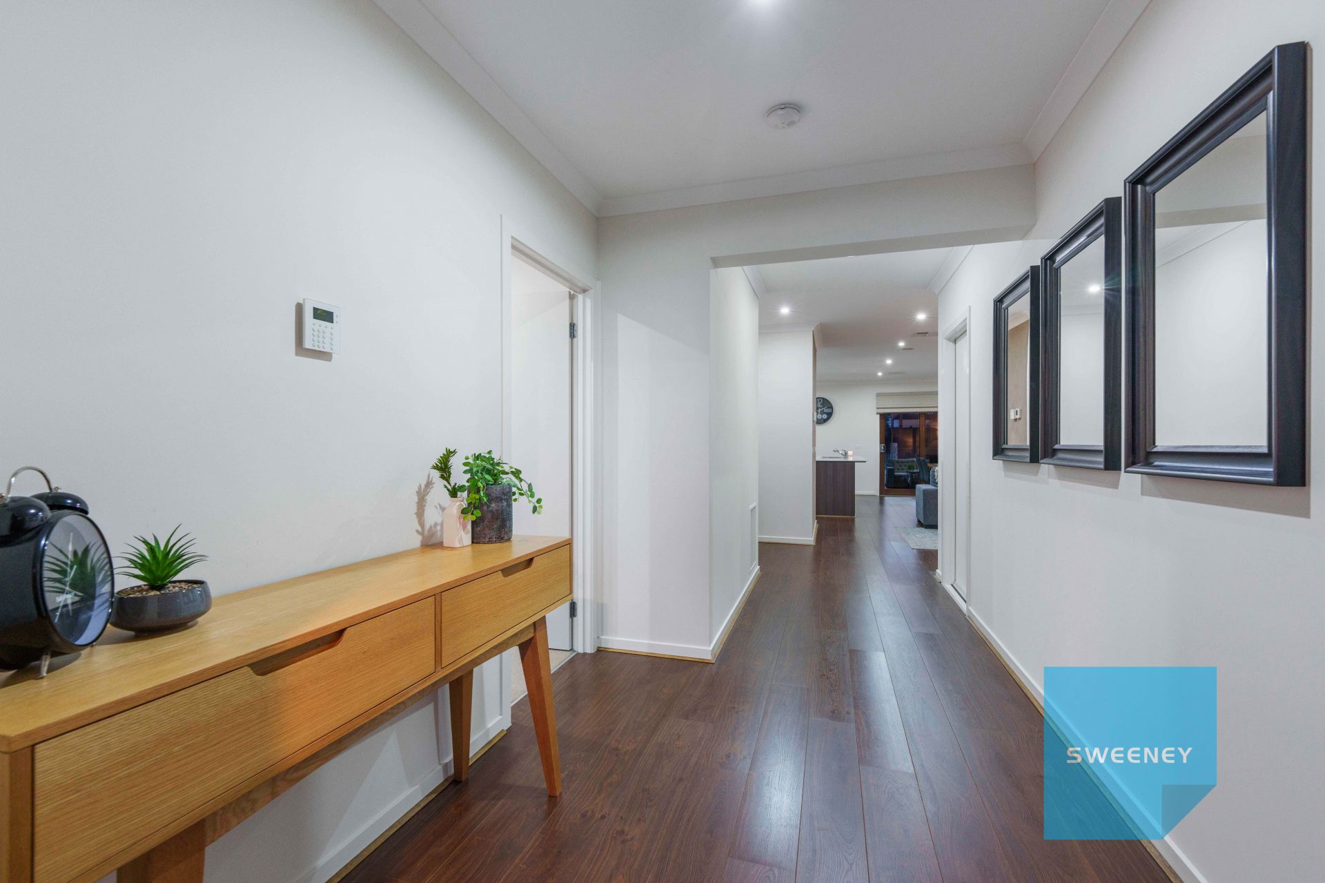 28 Springlands Crescent, Fraser Rise - Thumbnail 3