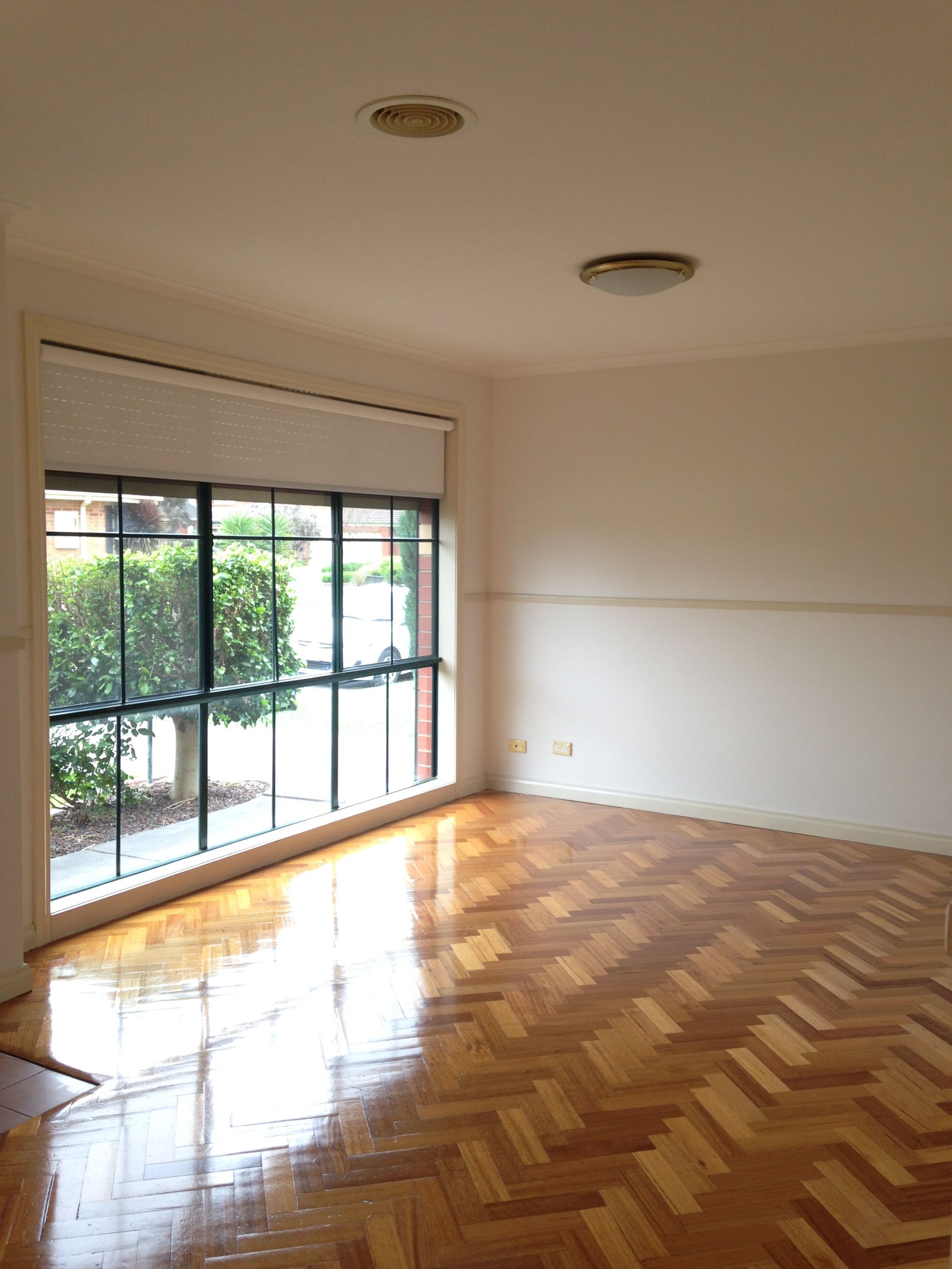 WELL MAINTAINED MODERN HOME!