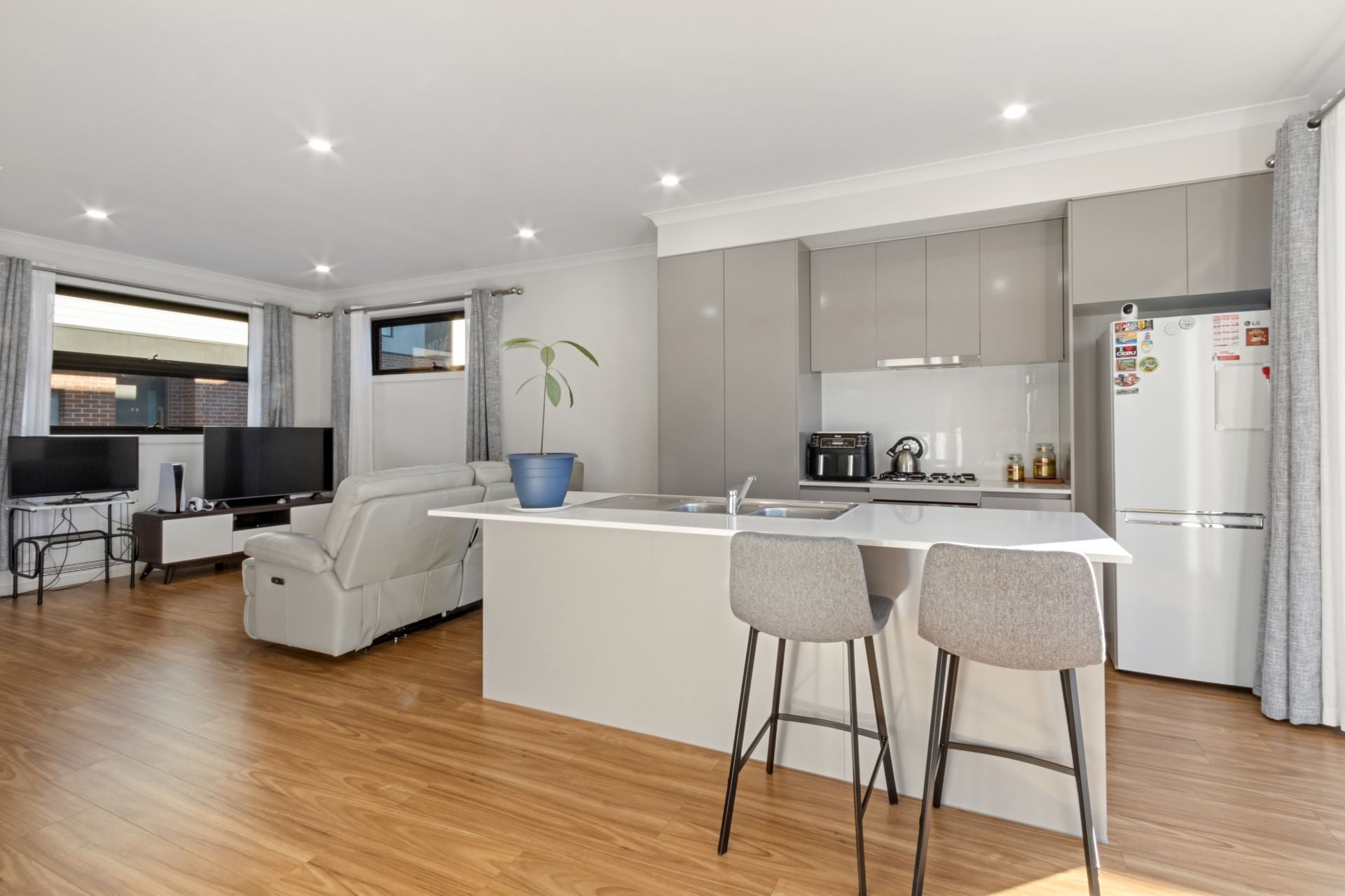 MODERN FAMILY HOME IN THE HEART OF EPPING