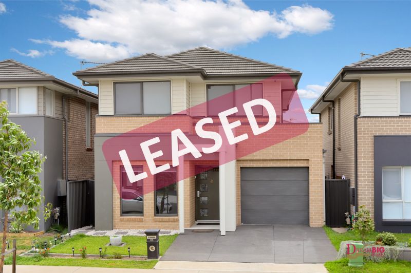 Walking Distance to School and Park !!