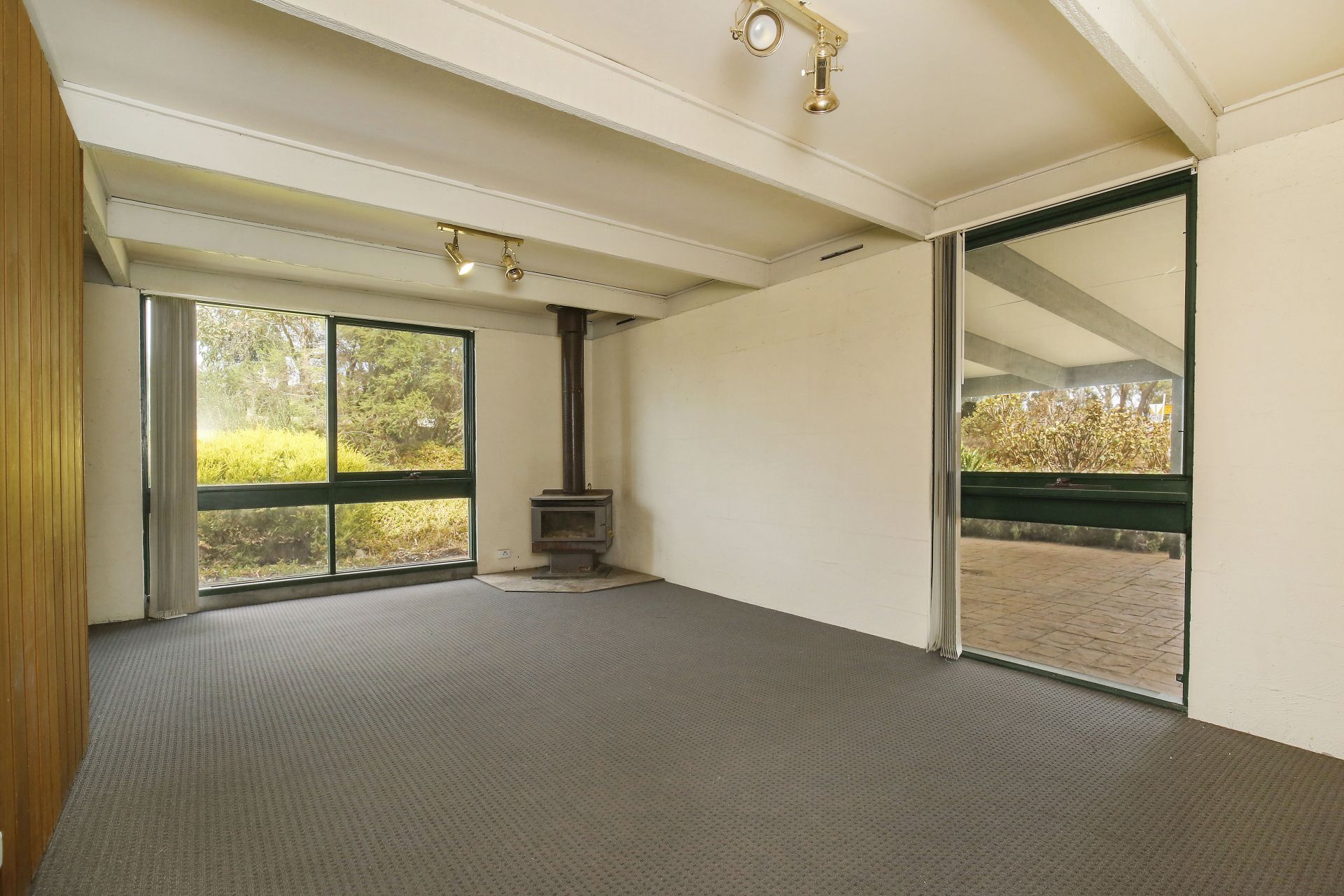COUNTRY LIVING WITH METRO CONVENIENCE   *Insp Wed 28th Mar @ 4:40pm*