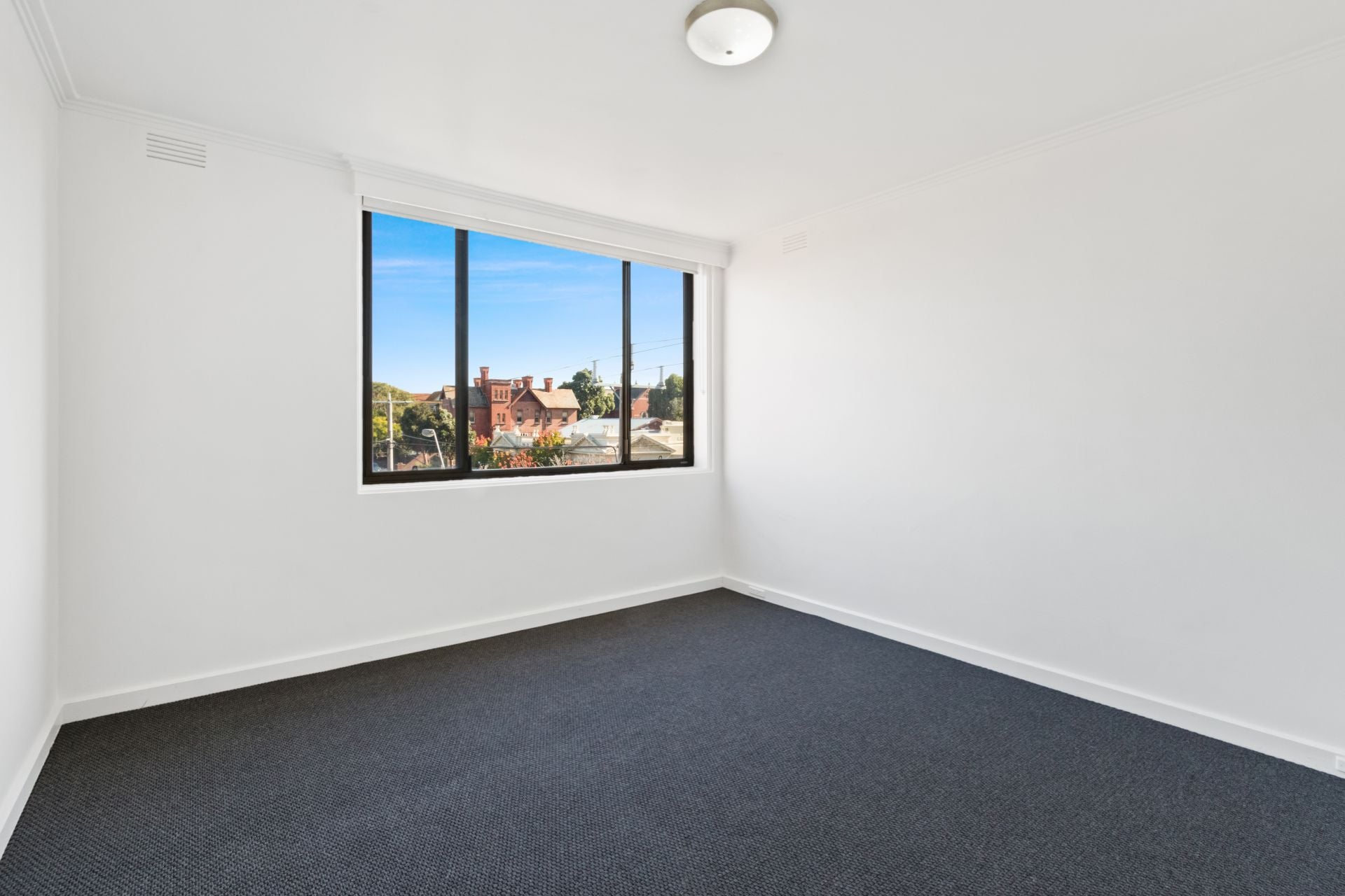 Newly Renovated Apartment In Prime Location