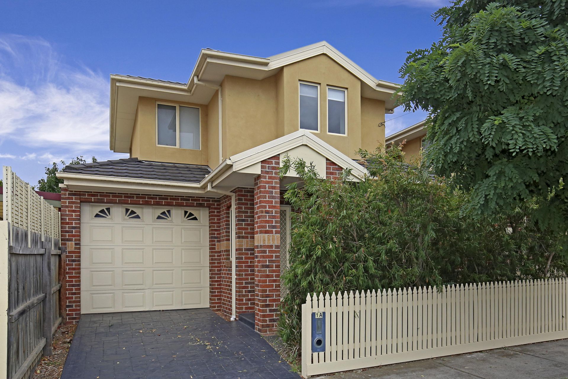 Modern, Bright & Spacious!