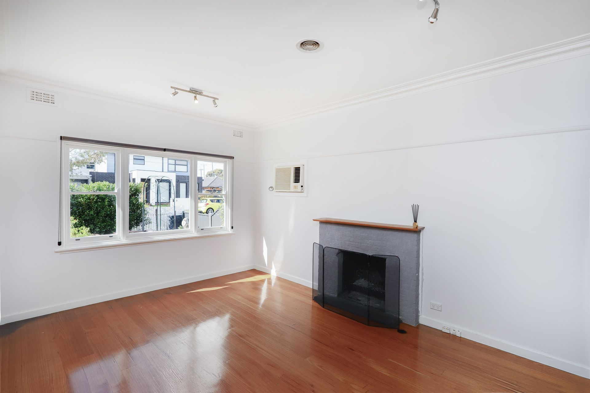 1/3 Begonia Avenue Altona North VIC, Altona North - Thumbnail 3