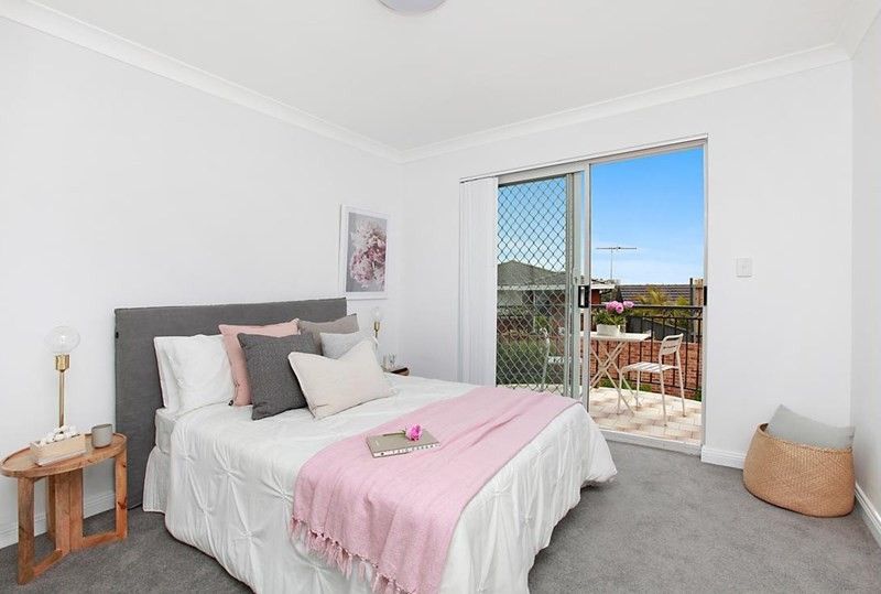 GORGEOUS FULLY RENOVATED TOWNHOUSE