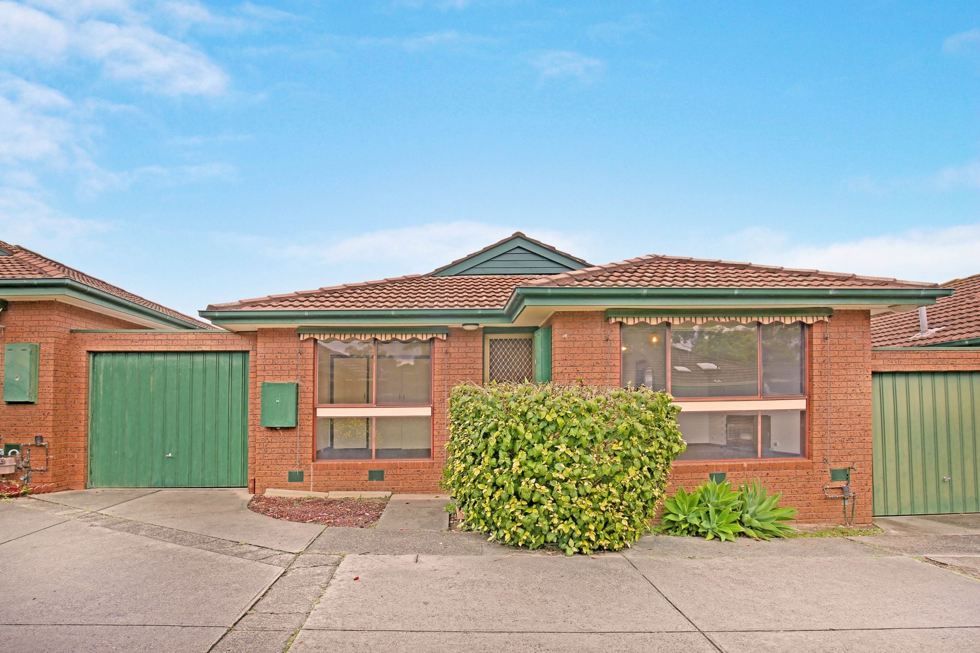 Neat and Tidy Two Bedroom In Quite Location !!!